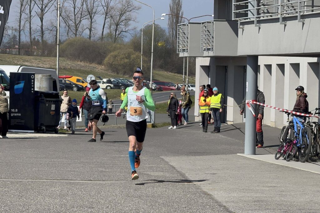 Finální úsek běžce Milana Janaty